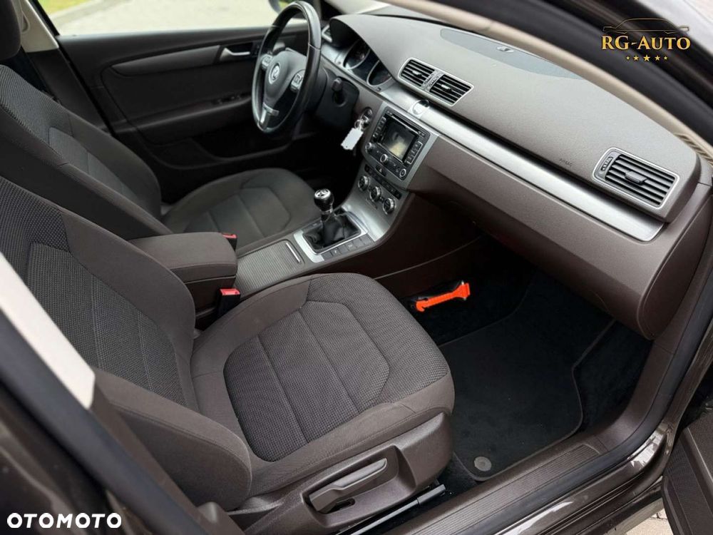 Volkswagen Passat - 27