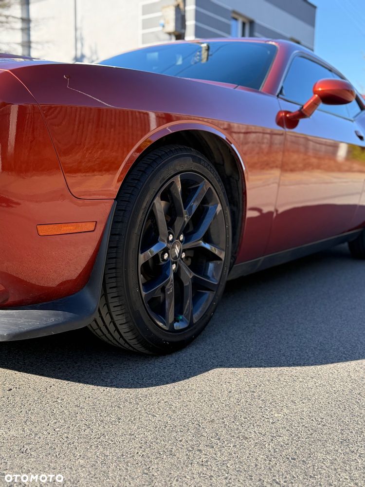 Dodge Challenger - 8