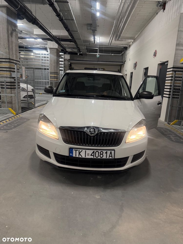 Skoda Fabia 2014 photo 2