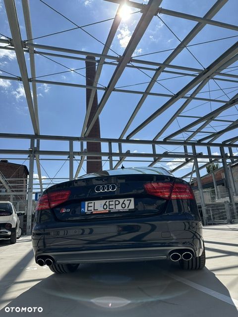 Audi S8 - 11