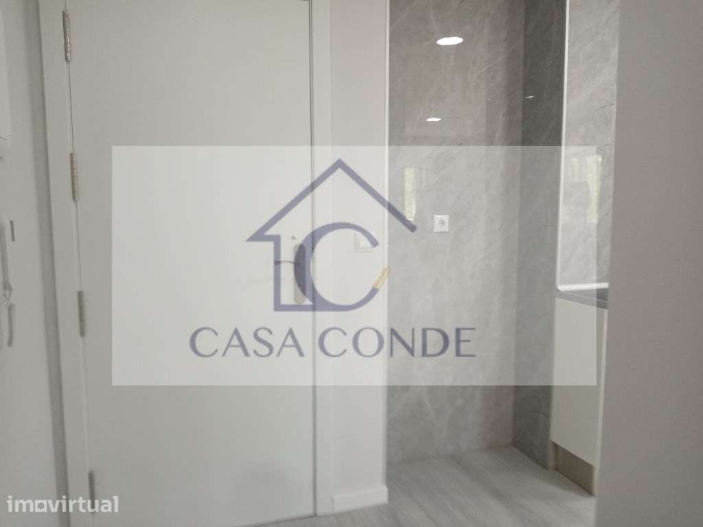 Apartamento T2 Totalmente Remodelado em Corroios - Grande imagem: 2/15