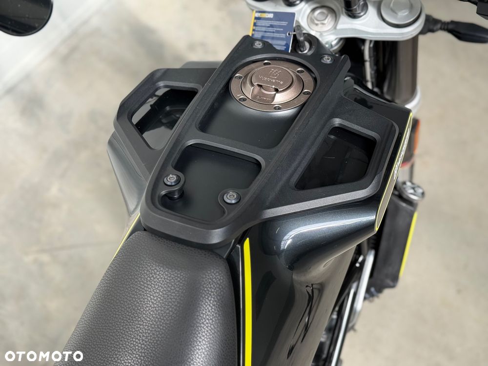 Husqvarna Svartpilen - 20