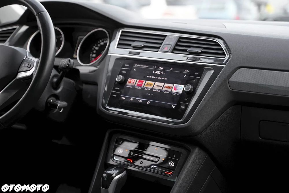 Volkswagen Tiguan - 1