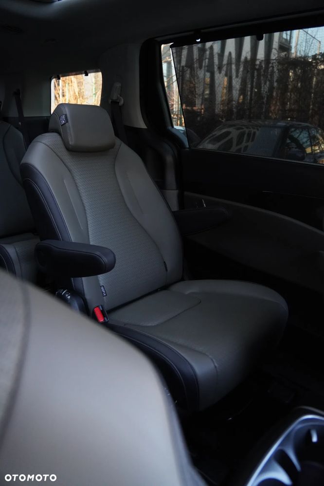 Kia Carnival - 15