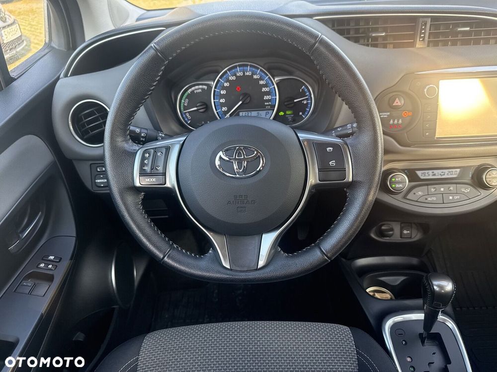 Toyota Yaris Hybrid 100 Premium - 19