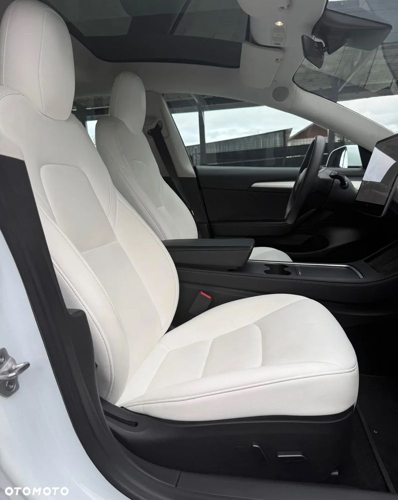 Tesla Model 3 - 8