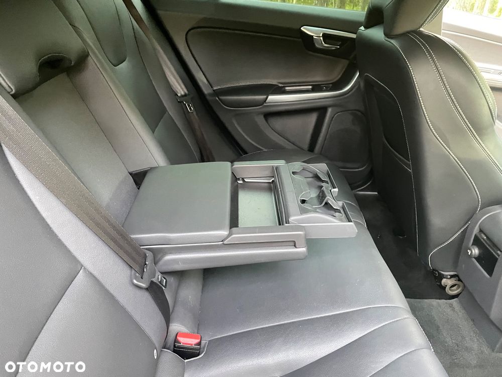 Volvo V60 T5 Geartronic R-Design - 17
