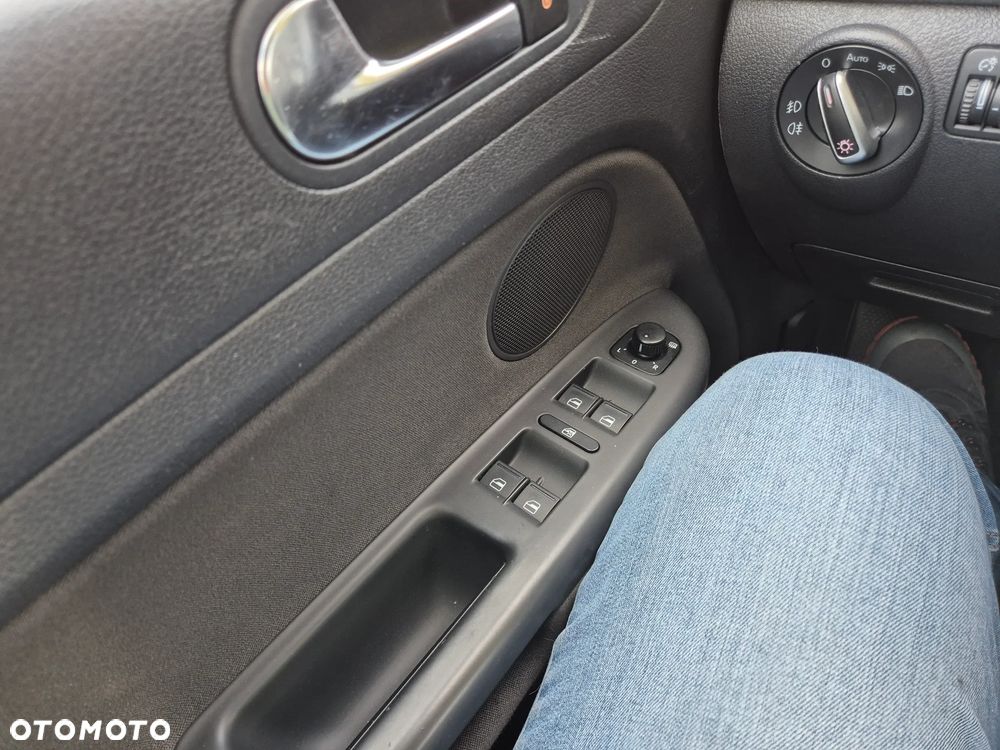 Volkswagen Golf Plus 1.6 TDI DPF Comfortline - 24