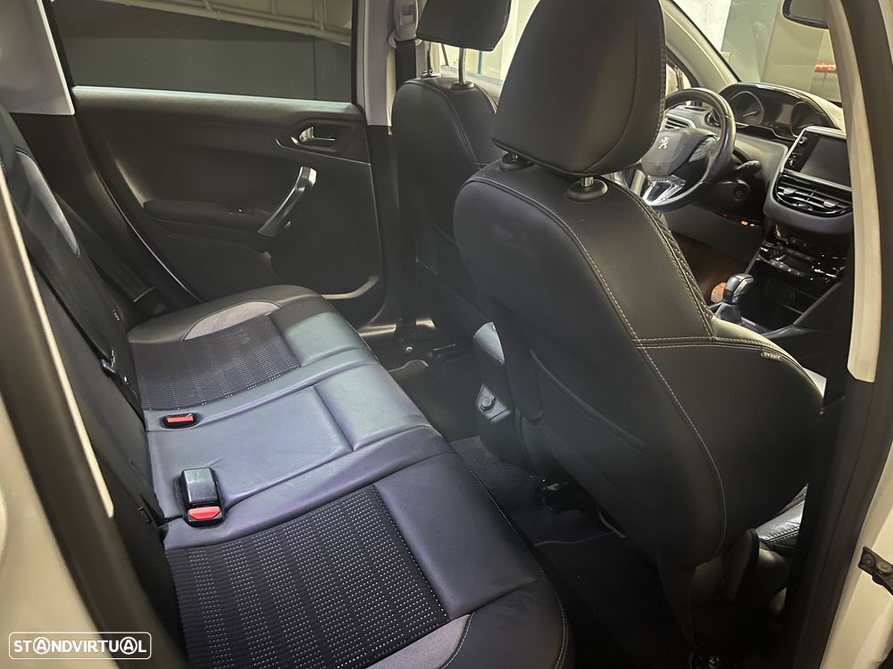 Peugeot 2008 1.2 VTi Allure - 17