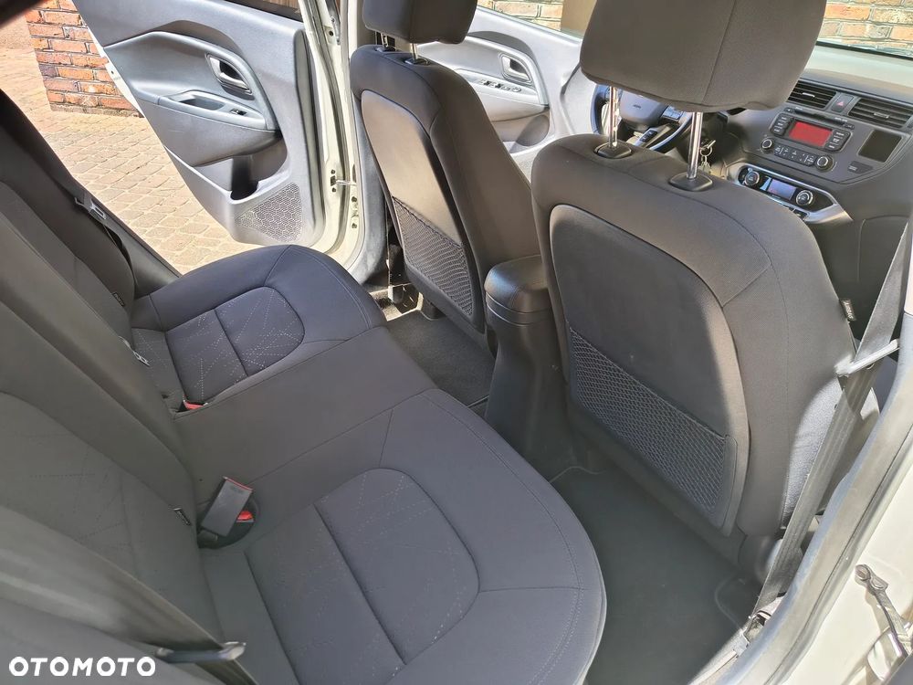 Kia Rio - 12