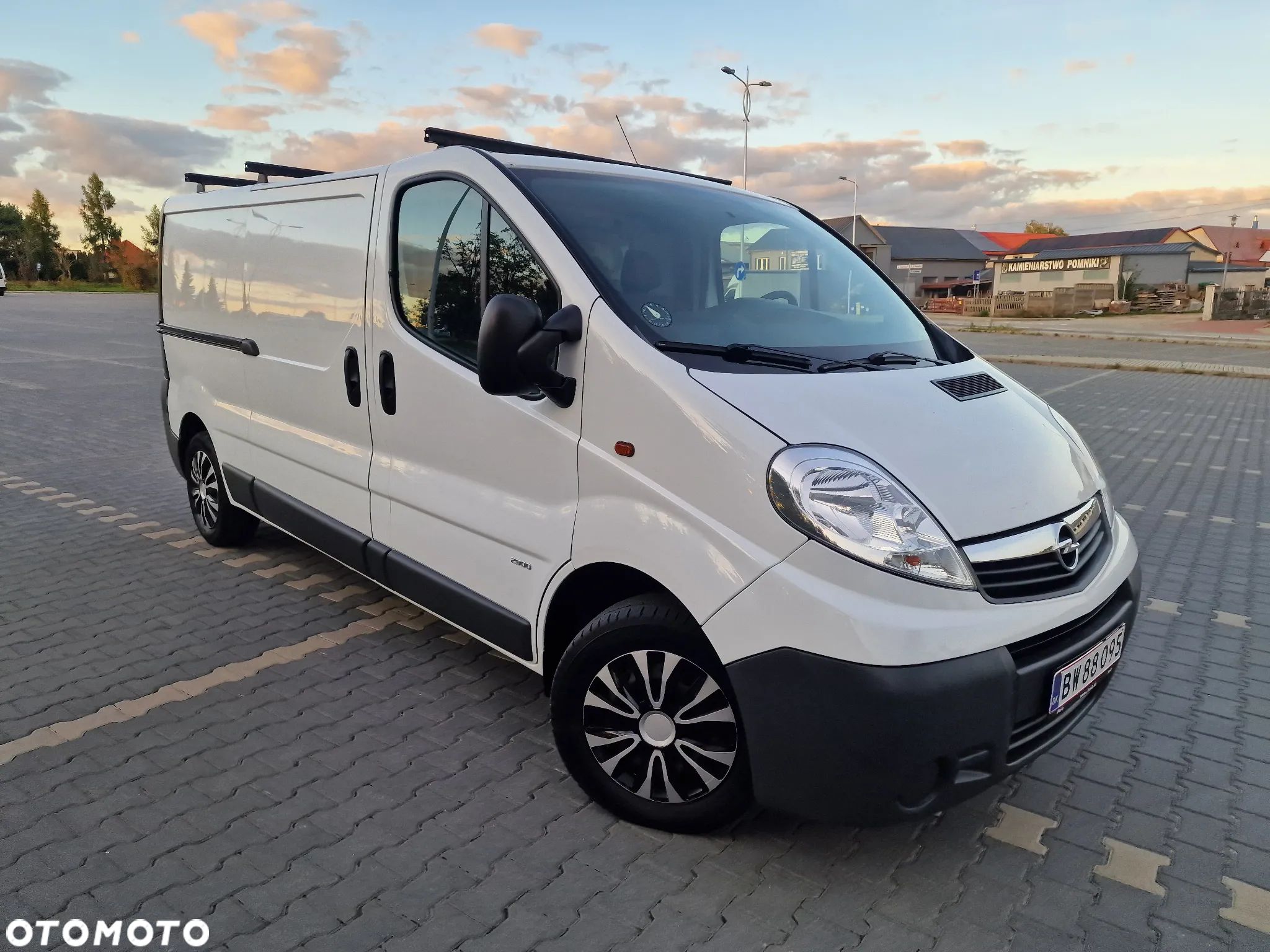 Opel Vivaro - 1