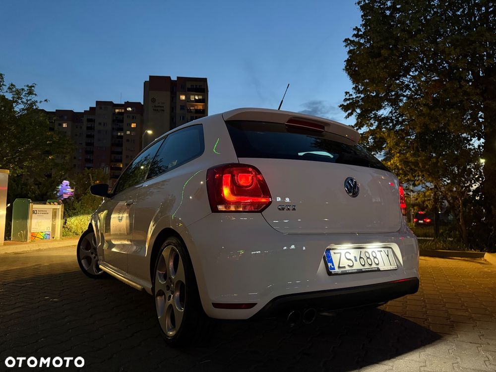 Volkswagen Polo - 2