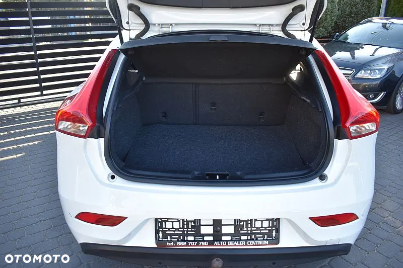 Volvo V40 T2 Geartronic Momentum - 24