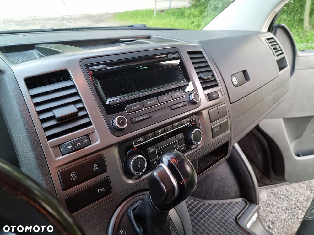 Volkswagen Caravelle - 14