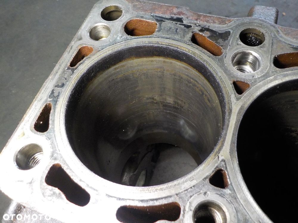 VW T5 2.0 TDI CAA BLOK SILNIKA - 2