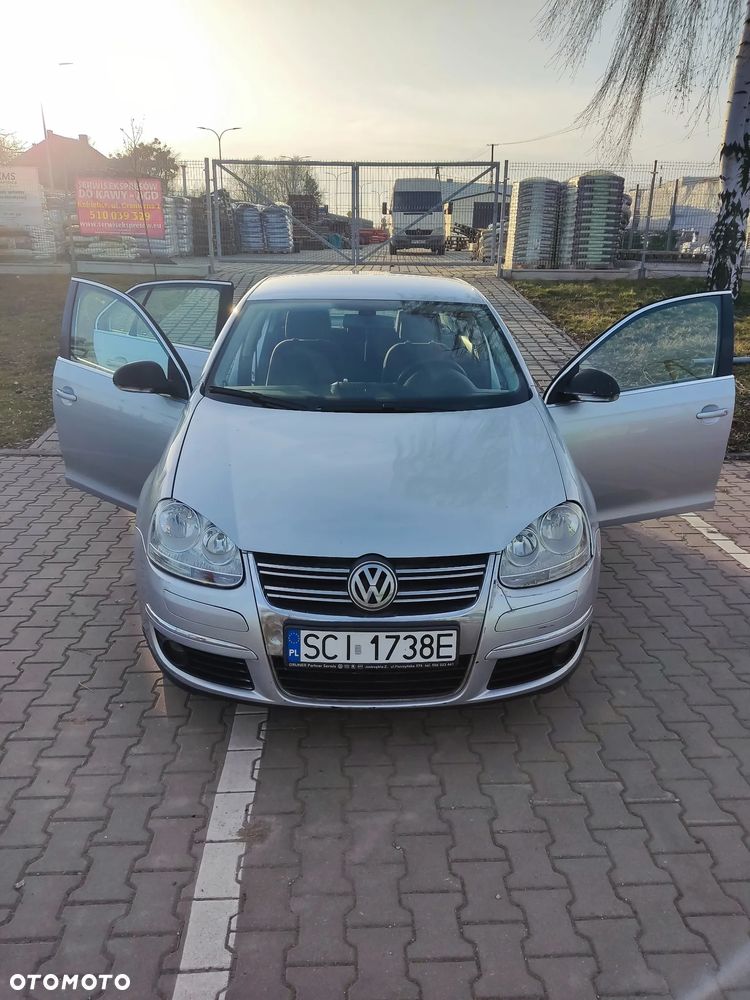 Volkswagen Jetta 1.9 TDI Comfortline DSG - 1