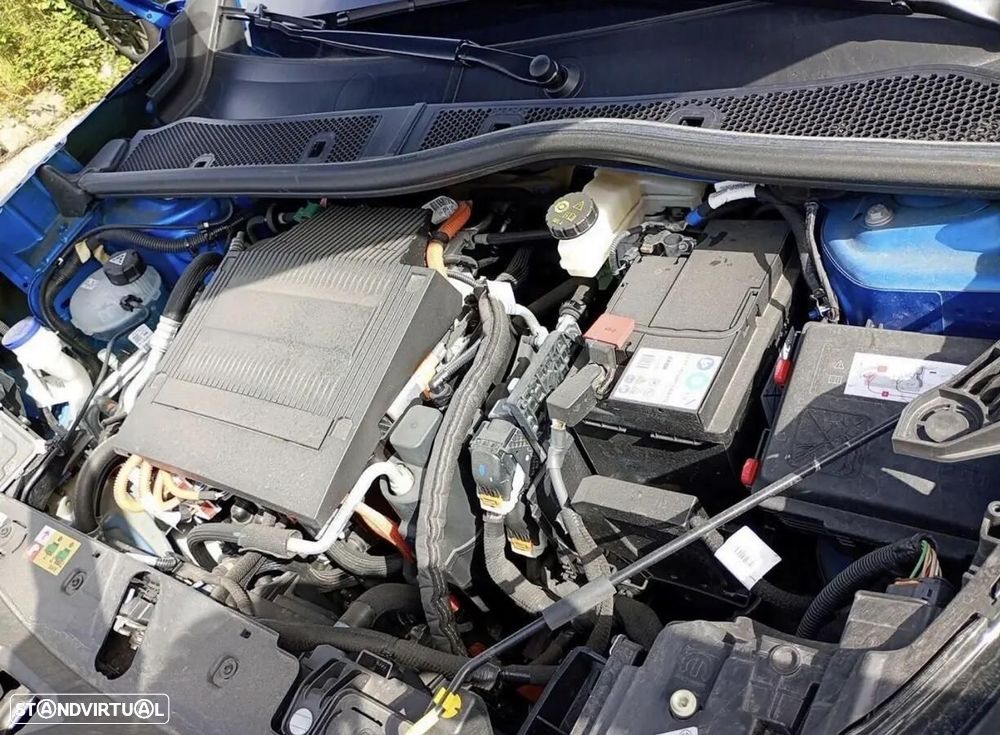 Peugeot e-2008 50 kWh GT - 10