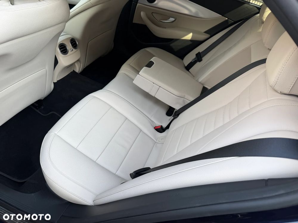 Mercedes-Benz Klasa E 220 d 4-Matic 9G-TRONIC - 31