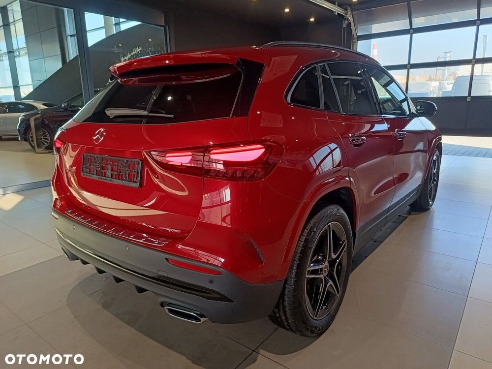 Mercedes-Benz GLA - 8