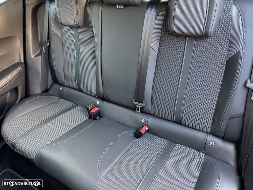 Peugeot 2008 1.2 PureTech GT - 13