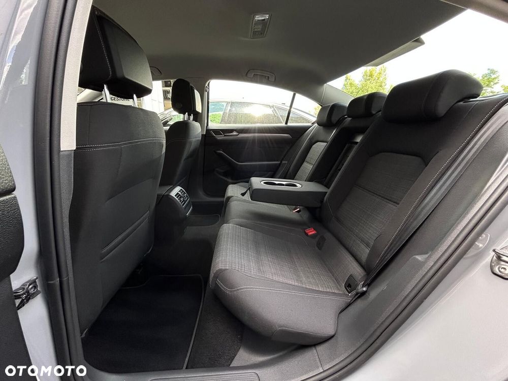 Volkswagen Passat - 19