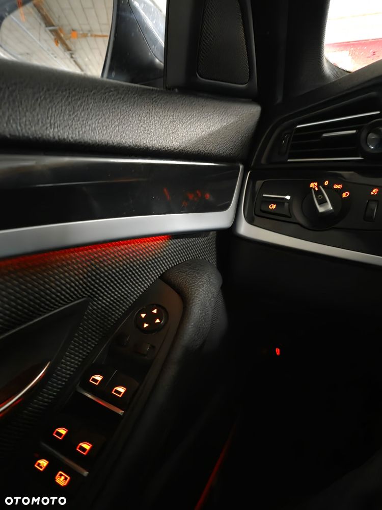 BMW Seria 5 520d xDrive - 10