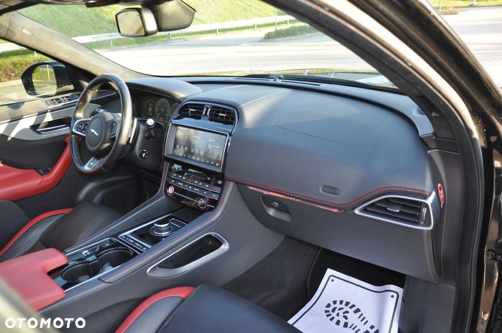 Jaguar F-Pace S AWD - 30