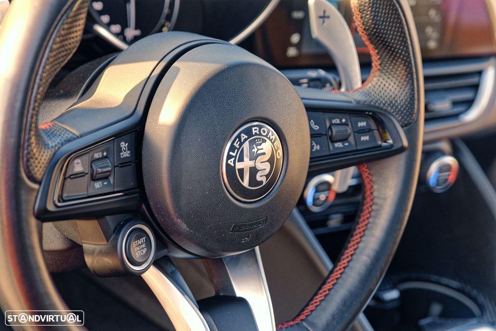 Alfa Romeo Giulia 2.0 T Estrema Q4 AT8 - 28