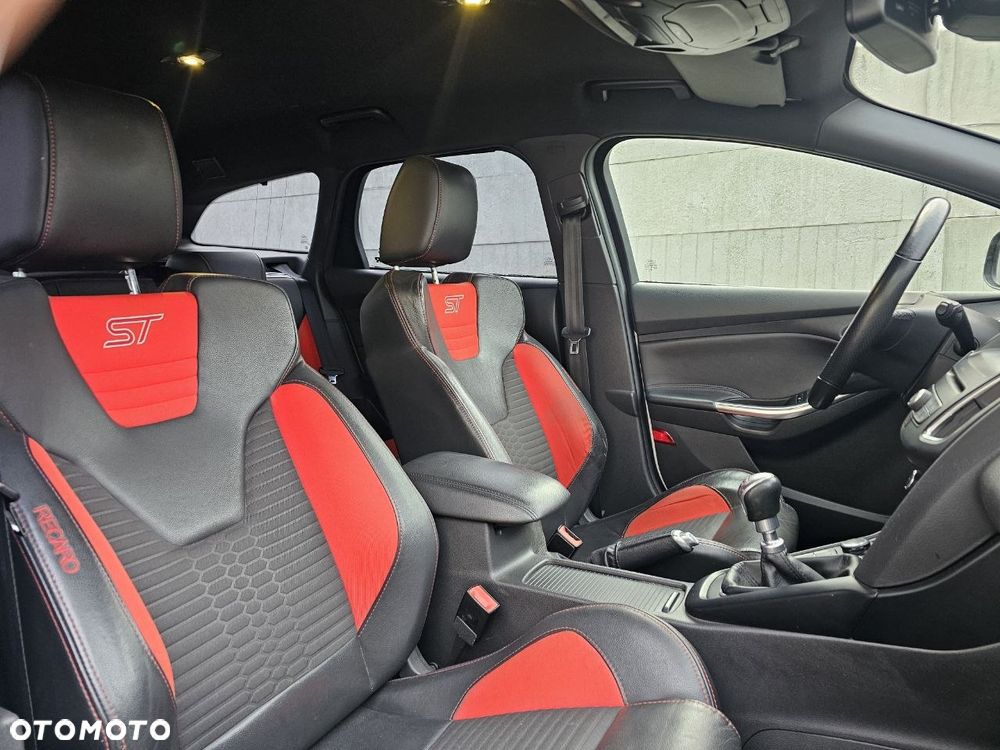 Ford Focus SW ST - 26