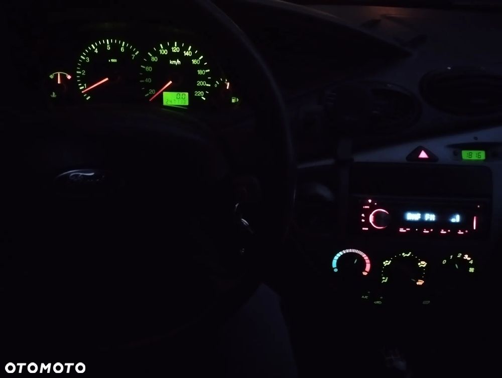 Ford Focus 1.6 16V Trend - 10