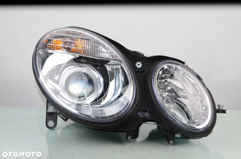 MERCEDES E-KLASSE W211 LIFT XENON SKRĘTNY A2118205261 PRAWA Przedni Oryginał - 1