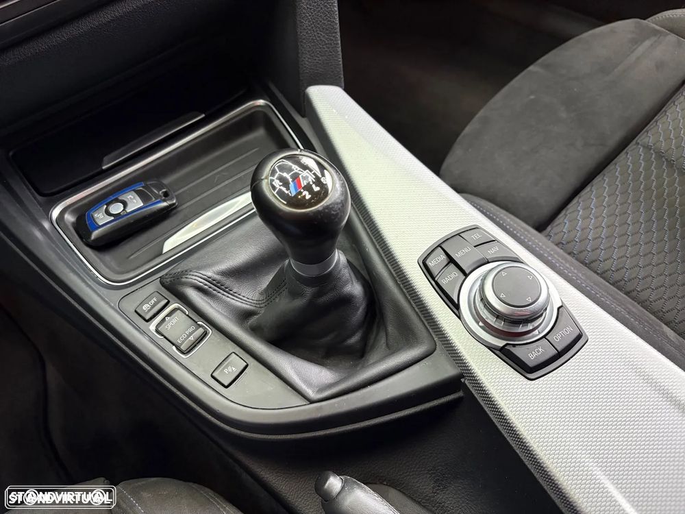 BMW 320 d xDrive Pack M - 12