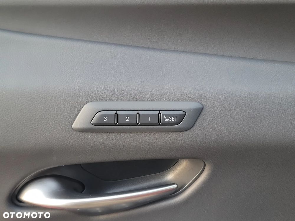 Lexus UX 250h F Sport AWD - 25