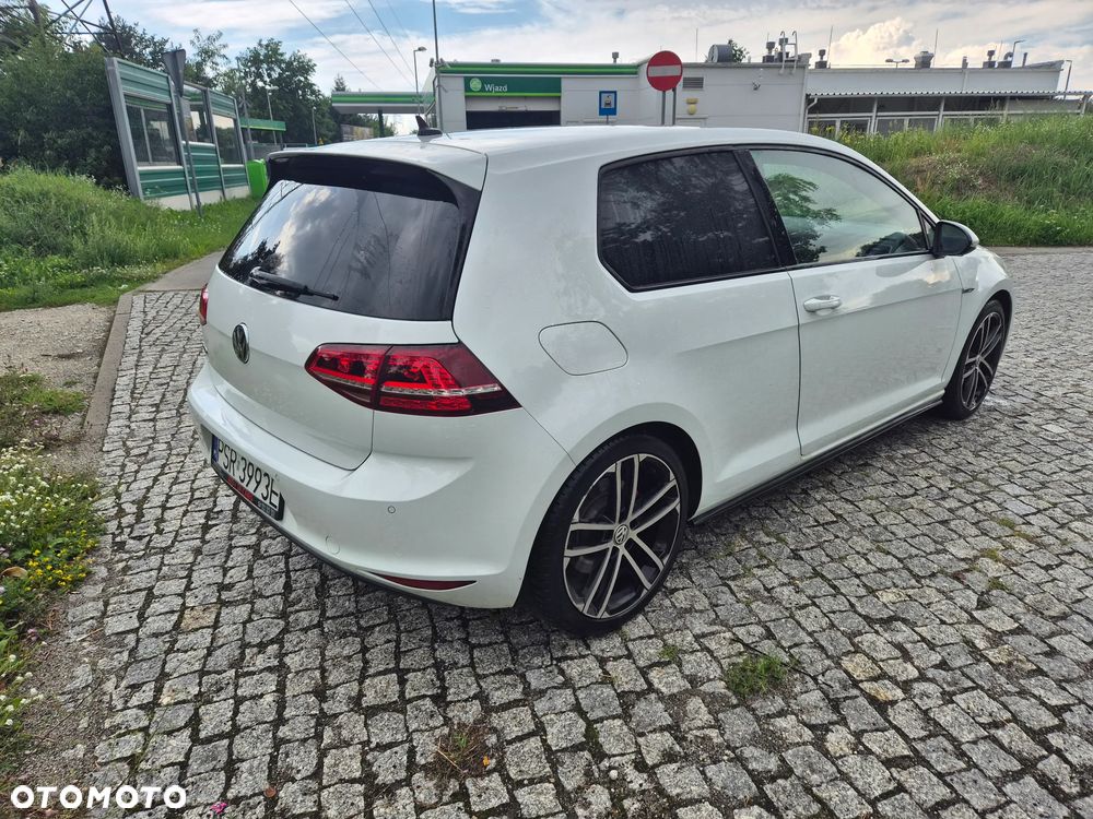 Volkswagen Golf - 18