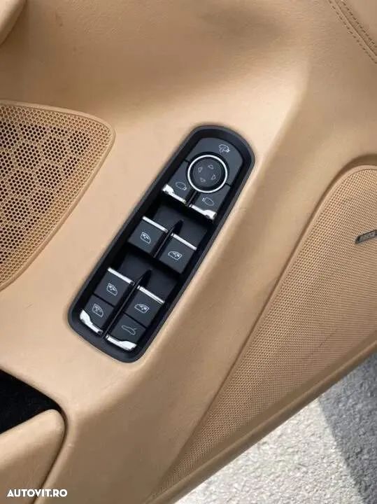 Porsche Panamera Turbo PDK - 21