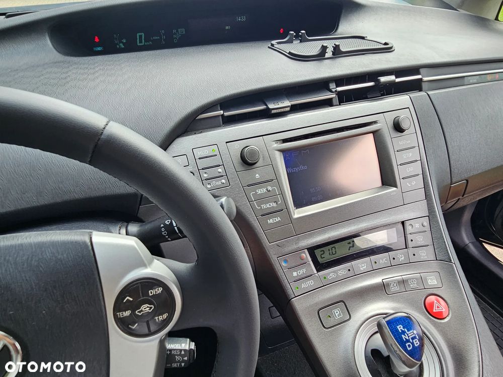 Toyota Prius ver-1-8-hsd-prestige - 19