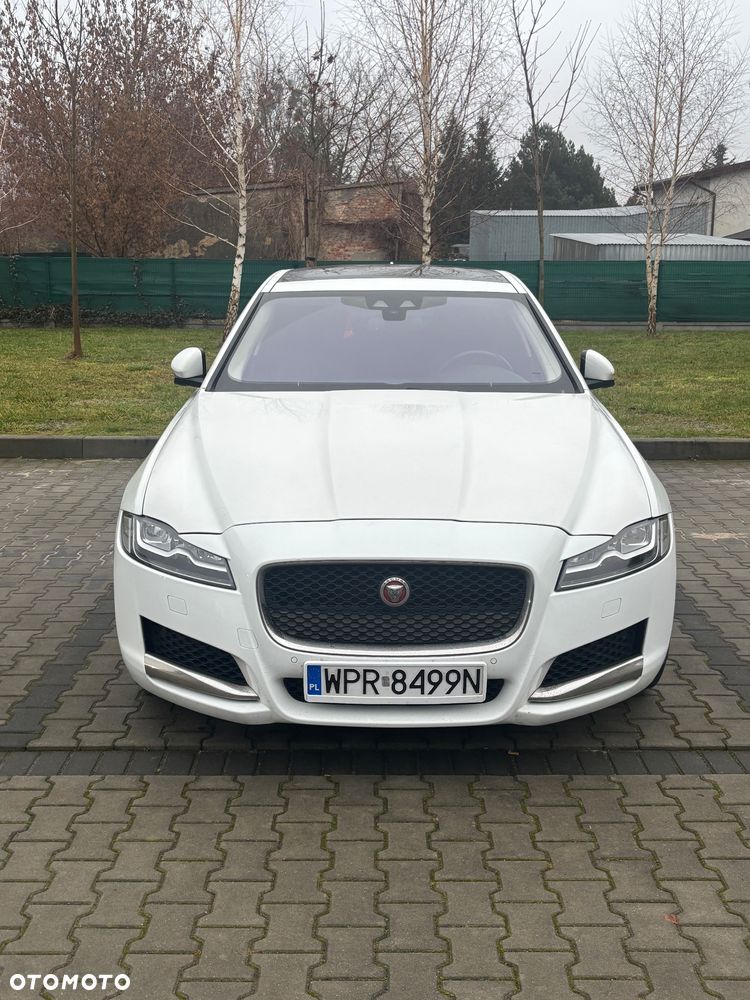 Jaguar XF 35t Prestige - 6