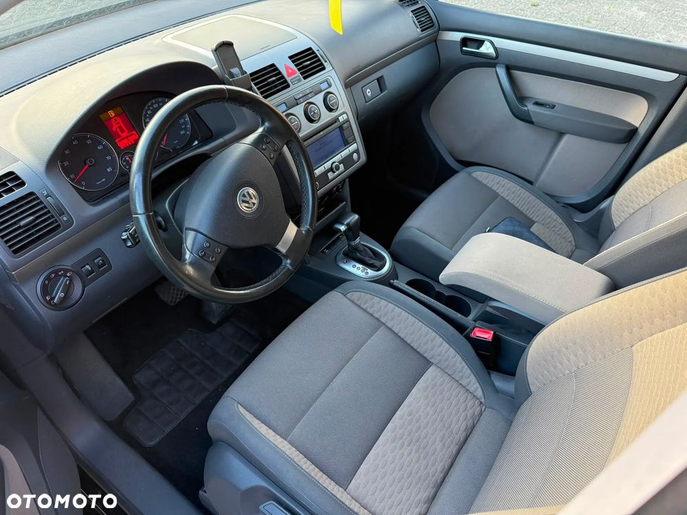 Volkswagen Touran 1.4 TSI DSG Cross - 10