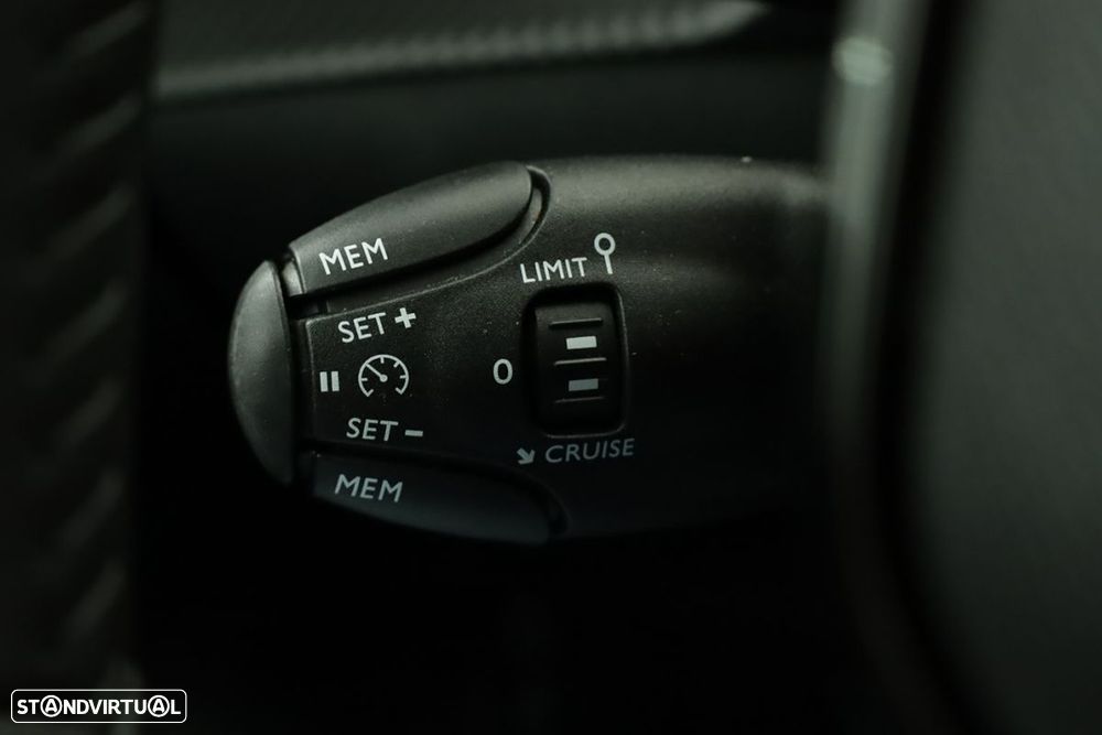 Peugeot e-208 51 kWh Allure - 18