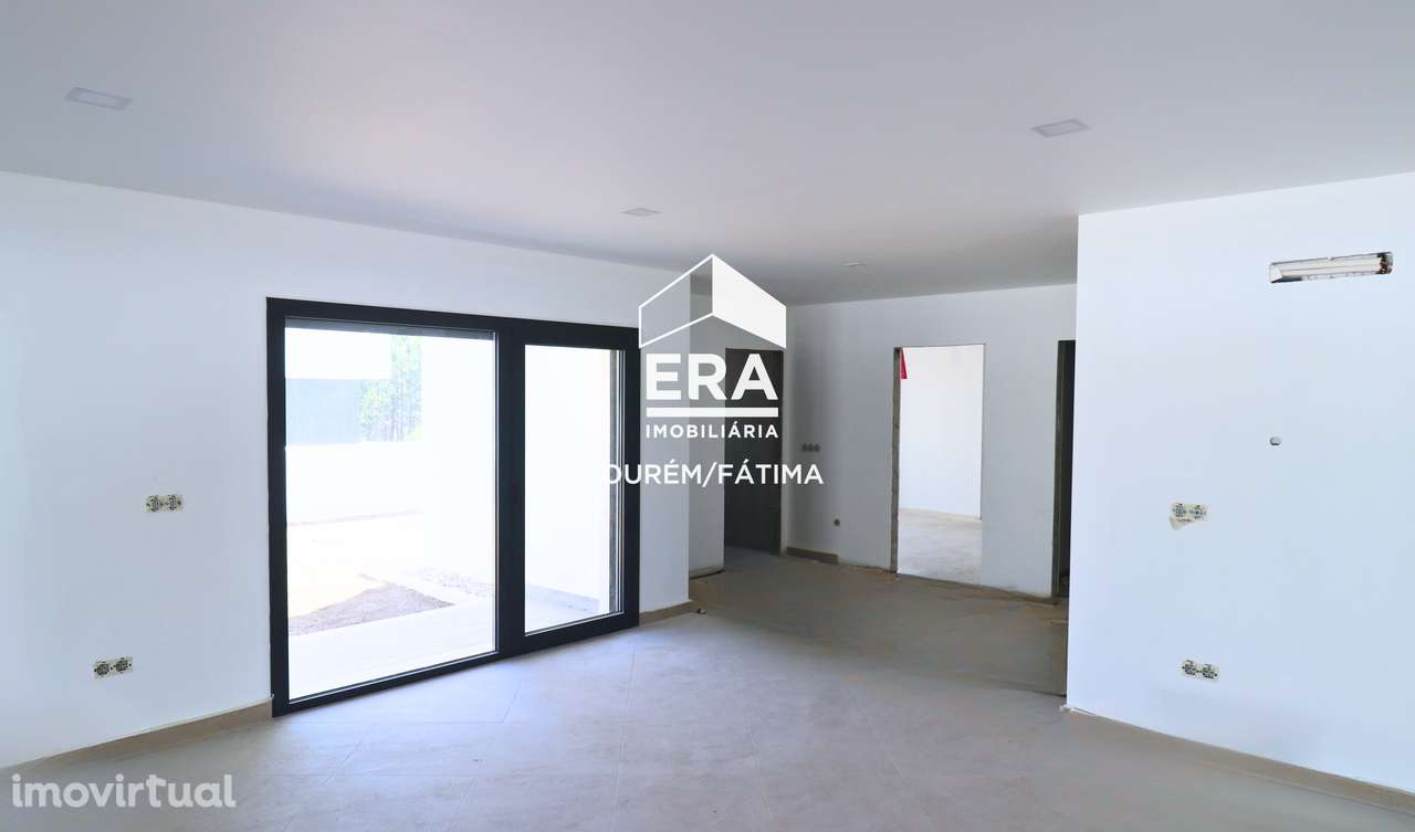 Moradia T3 + 1 implantada num lote de terreno de 790 m² - Grande imagem: 3/11