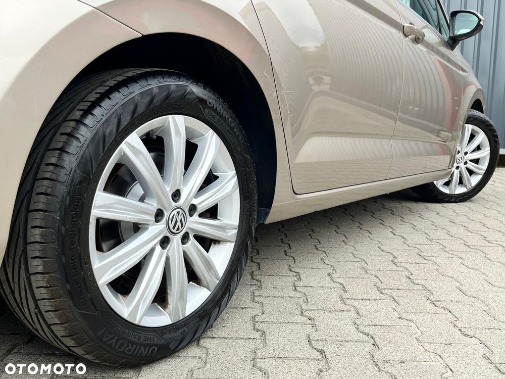 Volkswagen Touran - 15
