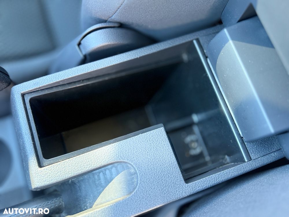 Volkswagen Touran 1.6 TDI DPF BlueMotion Technology DSG Comfortline - 19