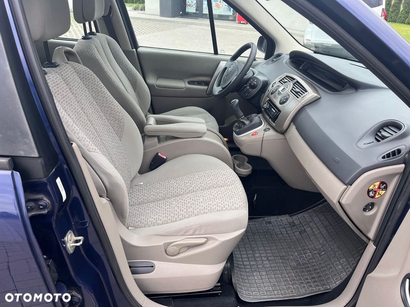 Renault Scenic 1.6 16V Confort Privilege - 10