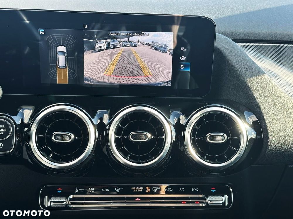 Mercedes-Benz GLA - 12