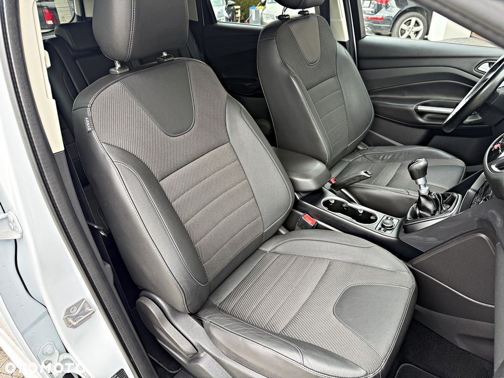 Ford Kuga 2.0 TDCi 2x4 Titanium - 30