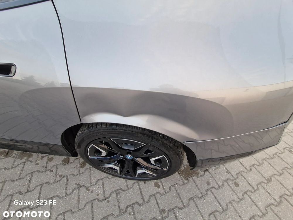 BMW iX xDrive40 - 14