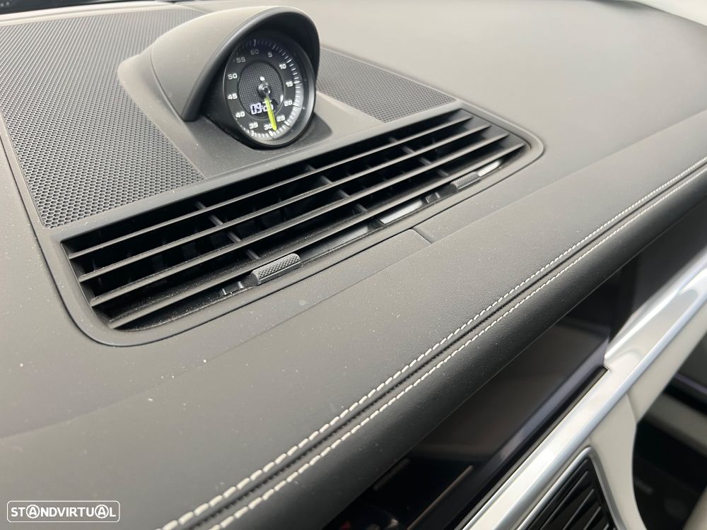 Porsche Panamera 4 E-Hybrid Platinum Edition - 45