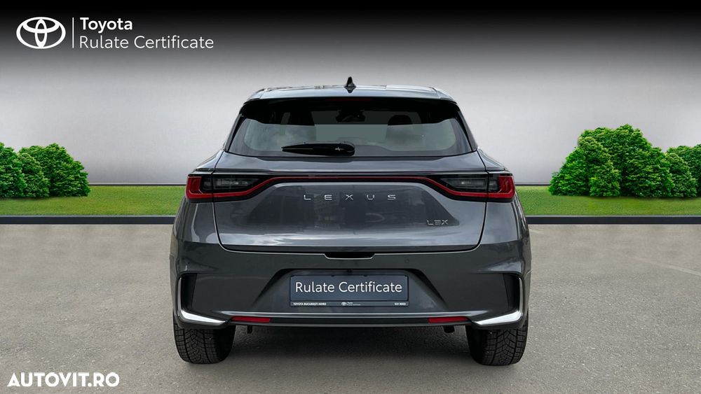 Lexus LBX - 4