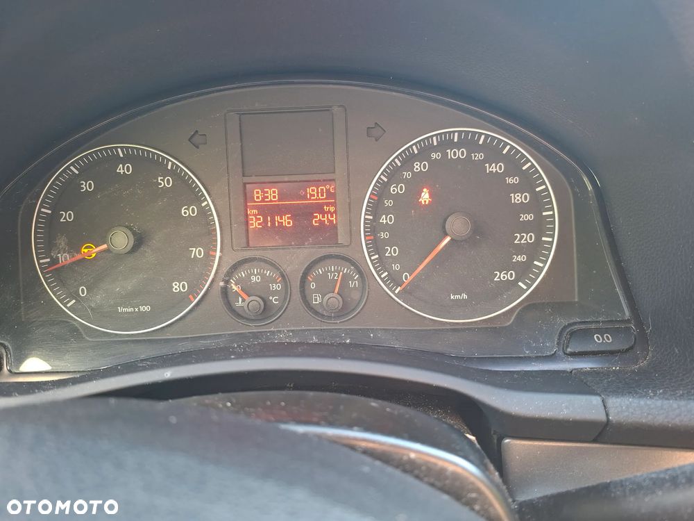 Volkswagen Jetta 1.6 Trendline - 6