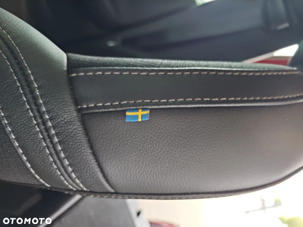 Volvo XC 40 T4 AWD Momentum Pro - 35